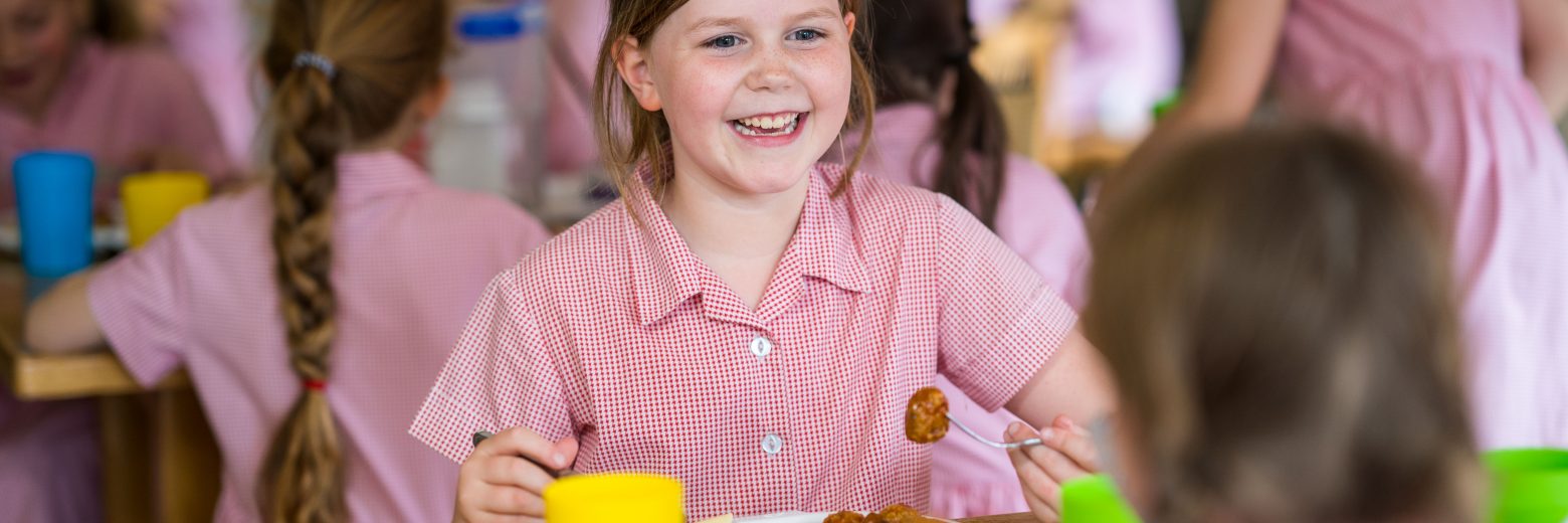 students eating lunch